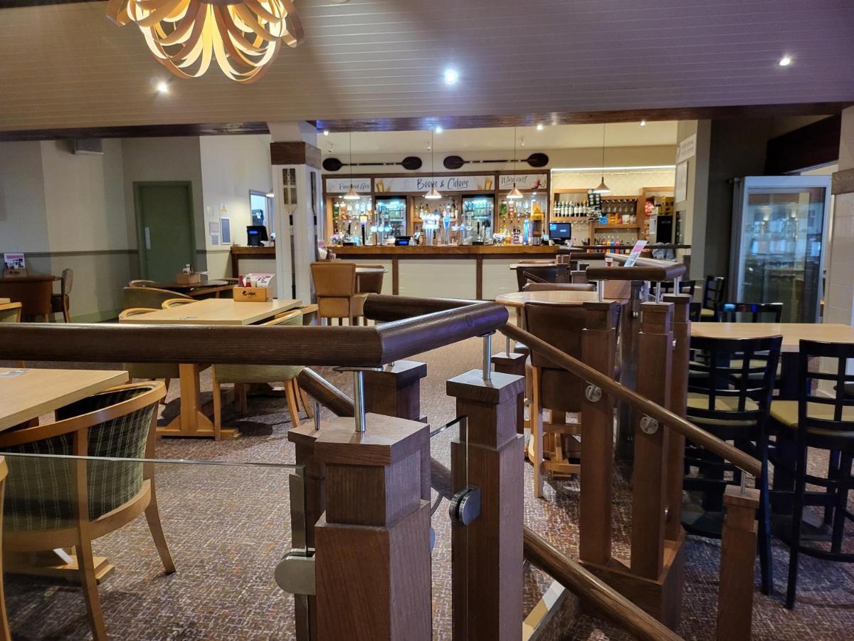 Cheerful 3 Bedroom Lodge At White Cross Bay Windermere Esterno foto