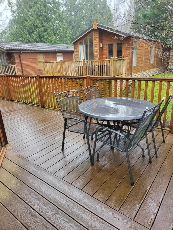 Cheerful 3 Bedroom Lodge At White Cross Bay Windermere Esterno foto