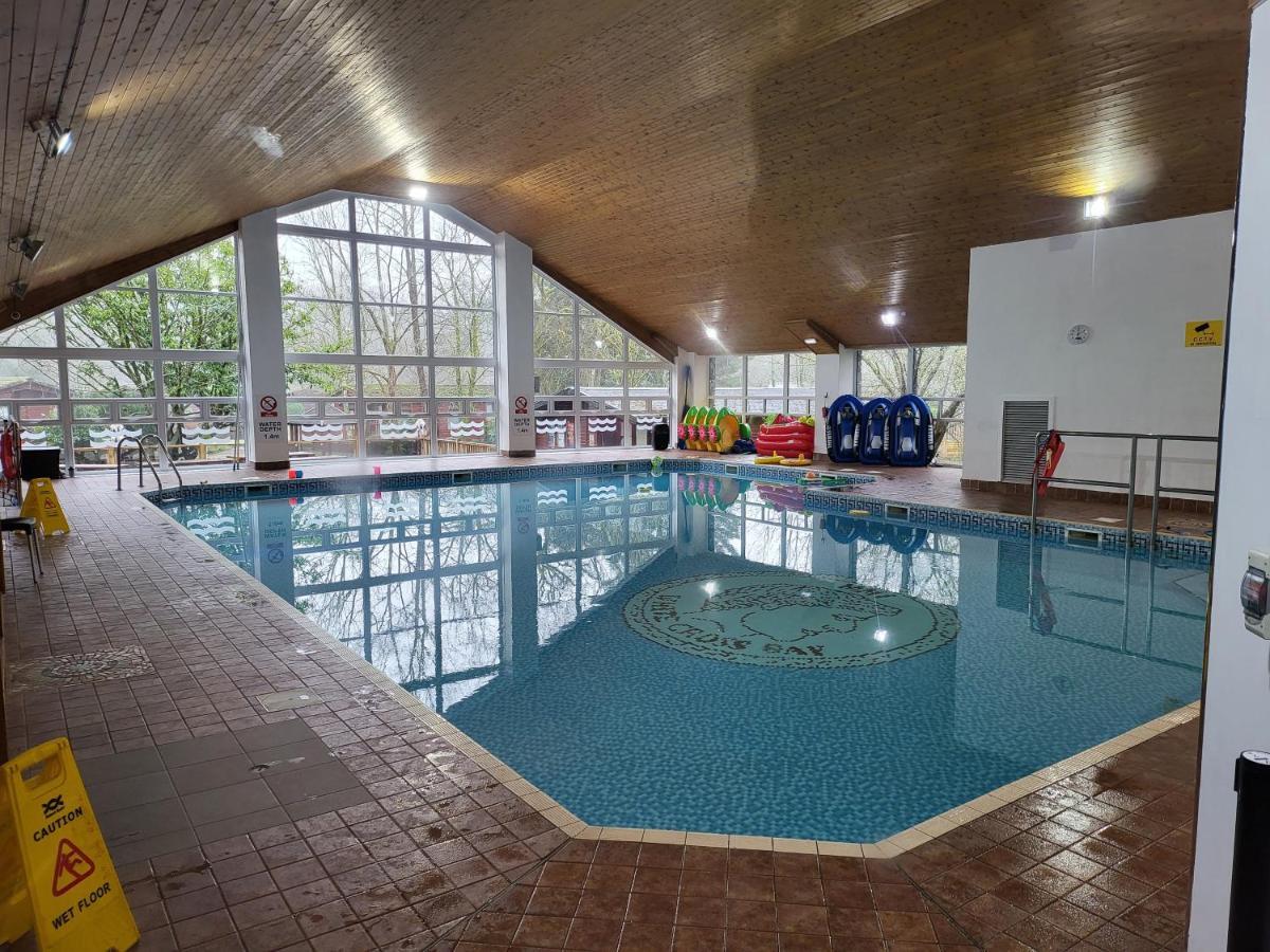 Cheerful 3 Bedroom Lodge At White Cross Bay Windermere Esterno foto
