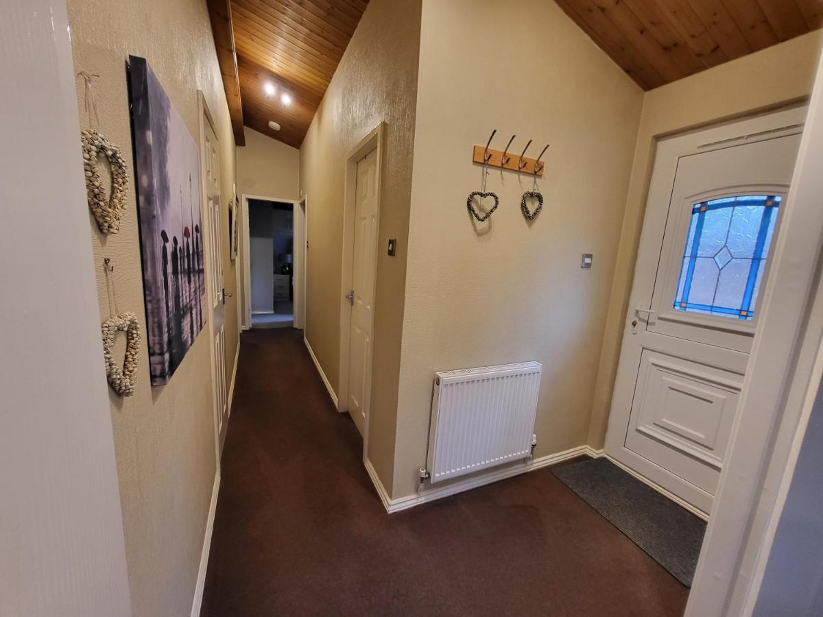 Cheerful 3 Bedroom Lodge At White Cross Bay Windermere Esterno foto