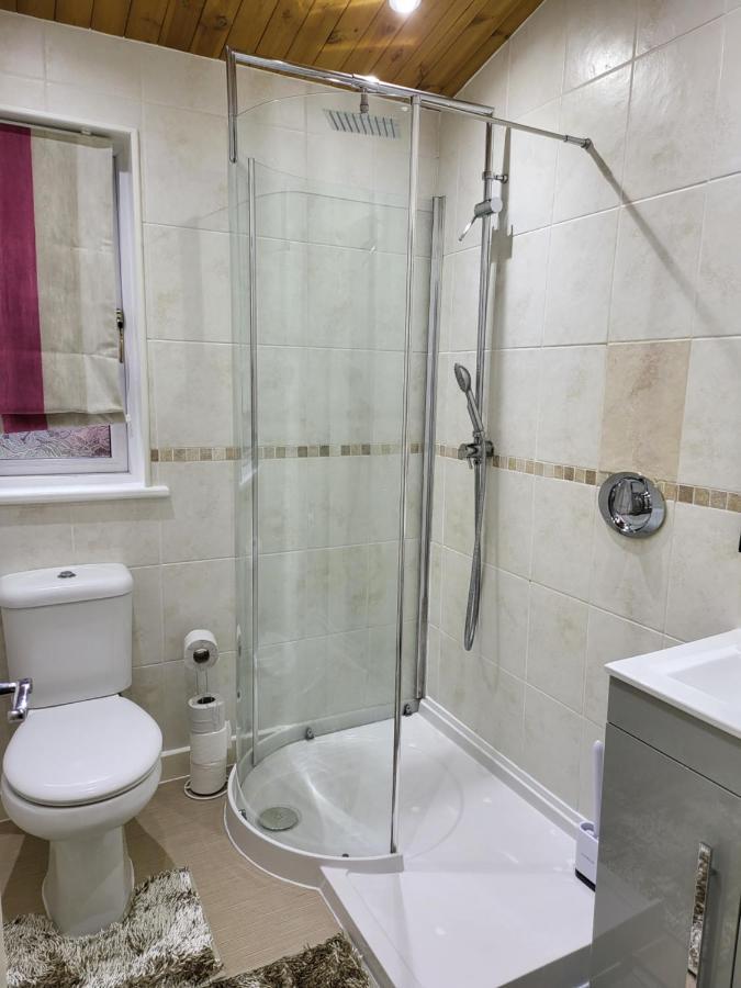 Cheerful 3 Bedroom Lodge At White Cross Bay Windermere Esterno foto