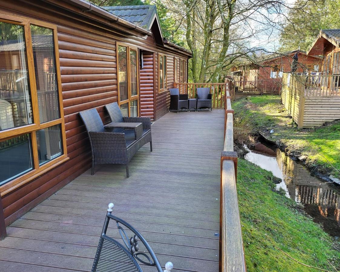 Cheerful 3 Bedroom Lodge At White Cross Bay Windermere Esterno foto