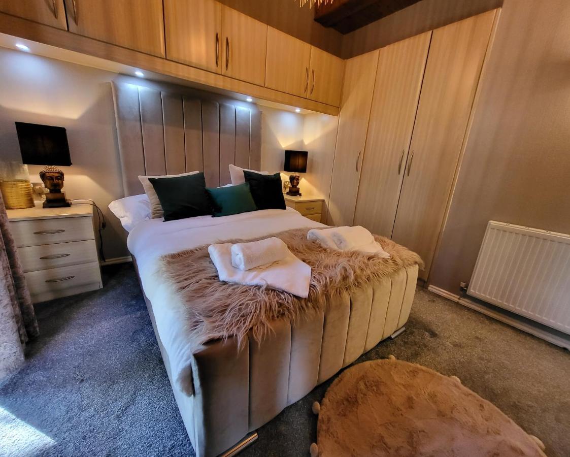 Cheerful 3 Bedroom Lodge At White Cross Bay Windermere Esterno foto