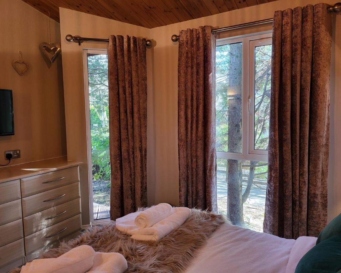 Cheerful 3 Bedroom Lodge At White Cross Bay Windermere Esterno foto
