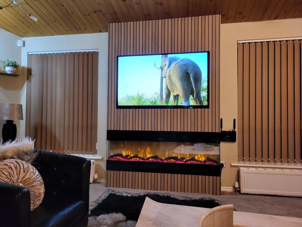 Cheerful 3 Bedroom Lodge At White Cross Bay Windermere Esterno foto