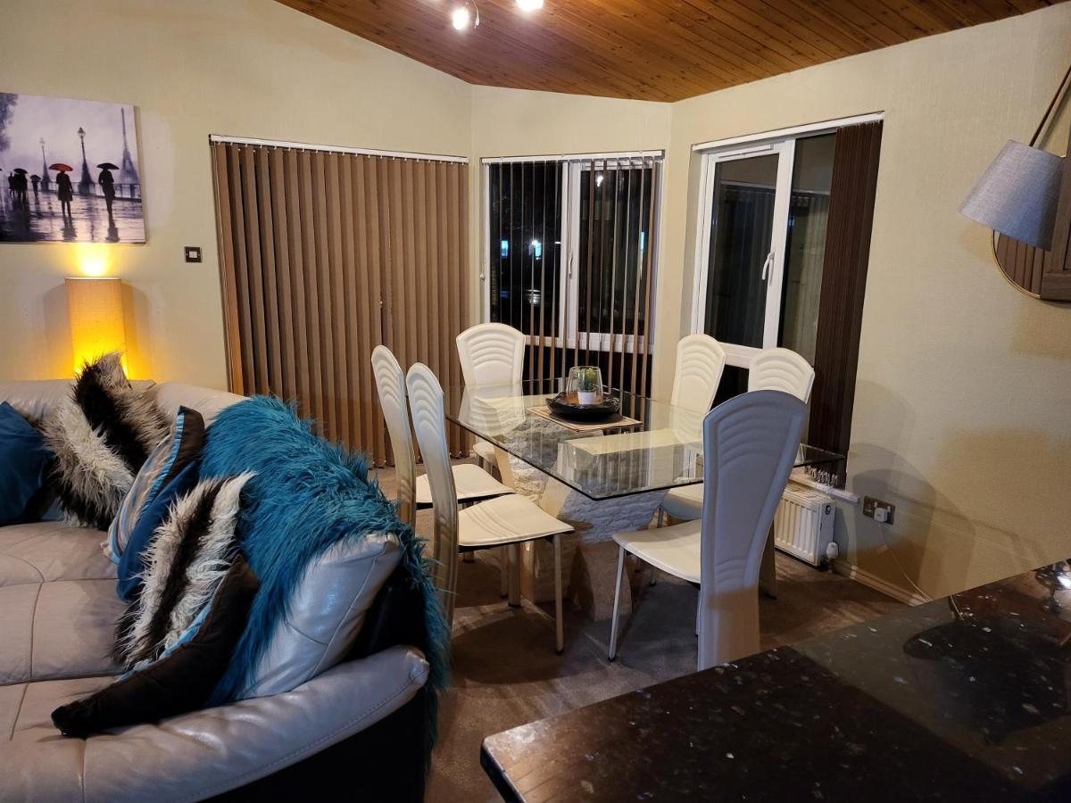 Cheerful 3 Bedroom Lodge At White Cross Bay Windermere Esterno foto
