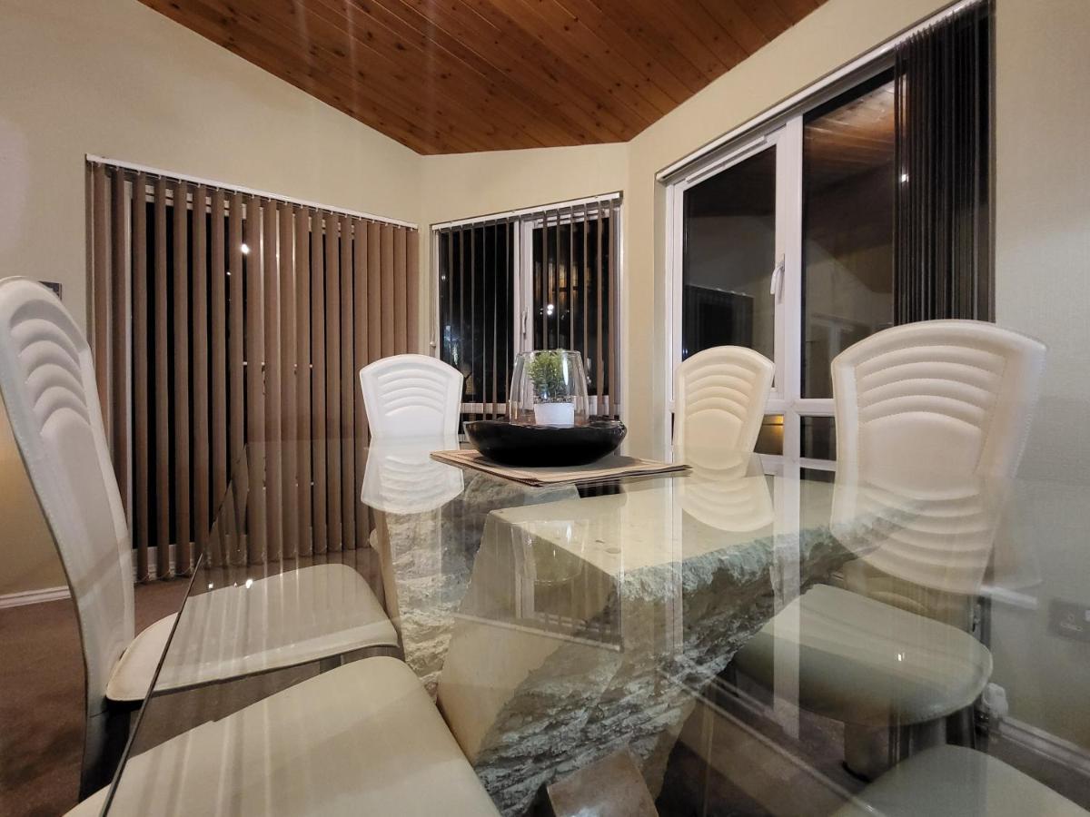 Cheerful 3 Bedroom Lodge At White Cross Bay Windermere Esterno foto